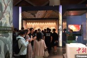 在线排盘百年典藏首渡重洋 124套英国工艺美术运动珍品亮相天津