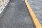 在线排盘中新健康丨校门口成“游烟”重灾区 烟头遍地怎么破？