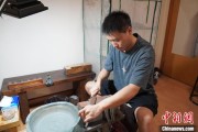 在线排盘成都“90后”小伙“十年磨一剑”：从爱好者到守艺人 传播中国文化